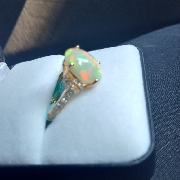 Effy 14k gold opal and 1/4 ctw diamond ring - Picture 3 of 8